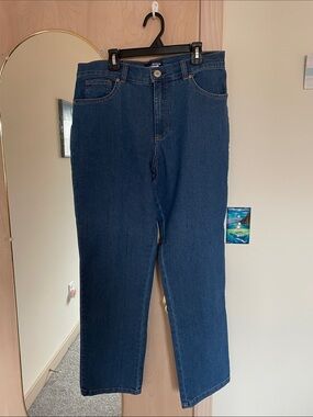 Women’s Classic Fit Jeans NWT